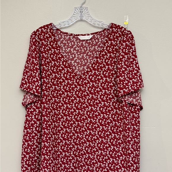LC Lauren Conrad Tops - LC Lauren Conrad Red Floral V-Neck Short Sleeve Blouse